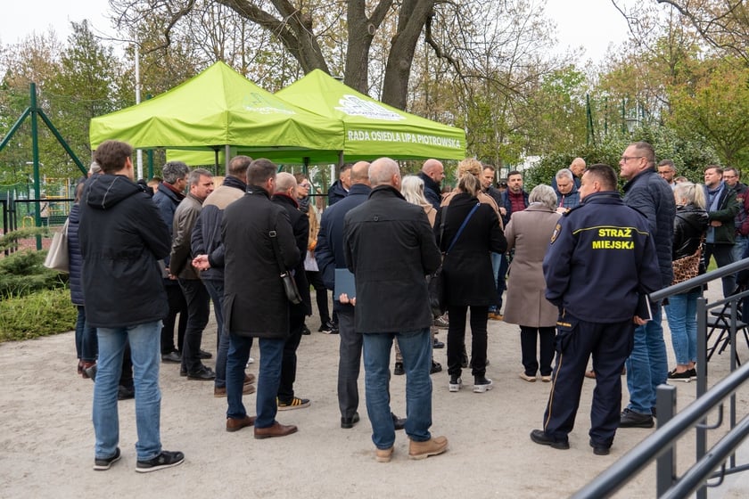 Mieszkańcy Lipy Piotrowskiej na spotkaniu z Jackiem Sutrykiem, prezydentem Wrocławia
