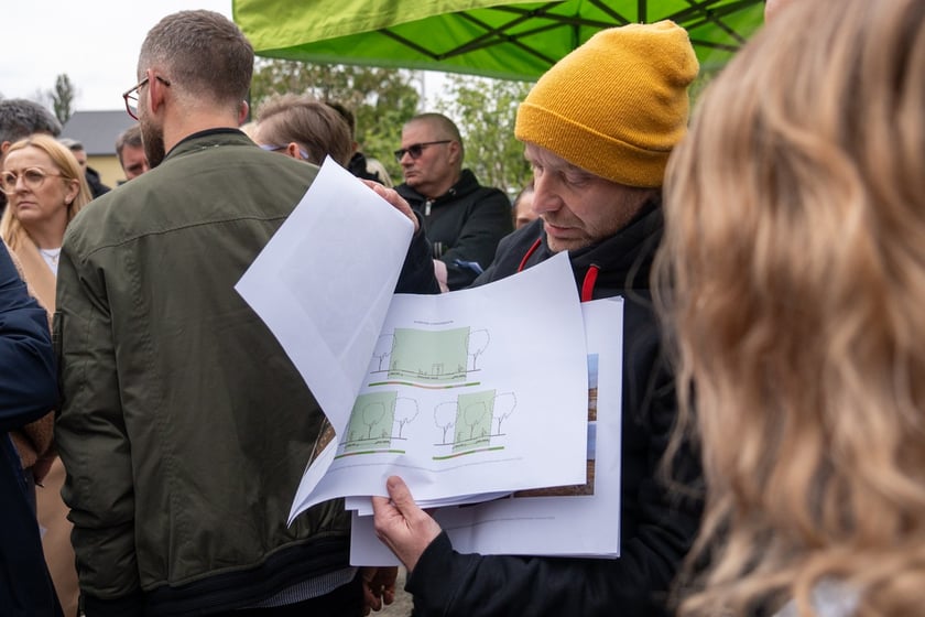 Mieszkańcy Lipy Piotrowskiej na spotkaniu z Jackiem Sutrykiem, prezydentem Wrocławia