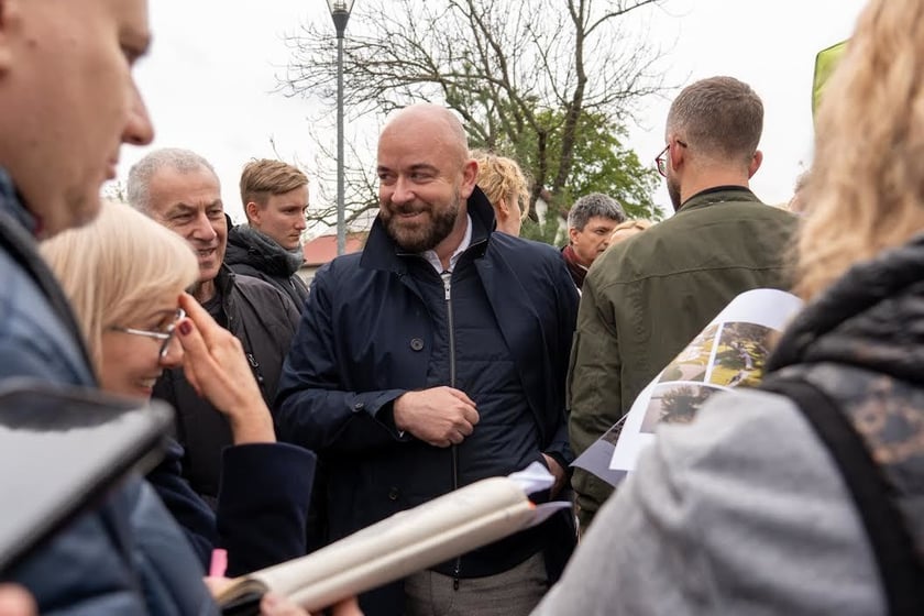 Mieszkańcy Lipy Piotrowskiej na spotkaniu z Jackiem Sutrykiem, prezydentem Wrocławia