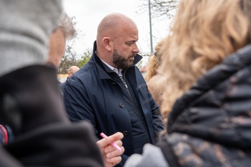 Mieszkańcy Lipy Piotrowskiej na spotkaniu z Jackiem Sutrykiem, prezydentem Wrocławia