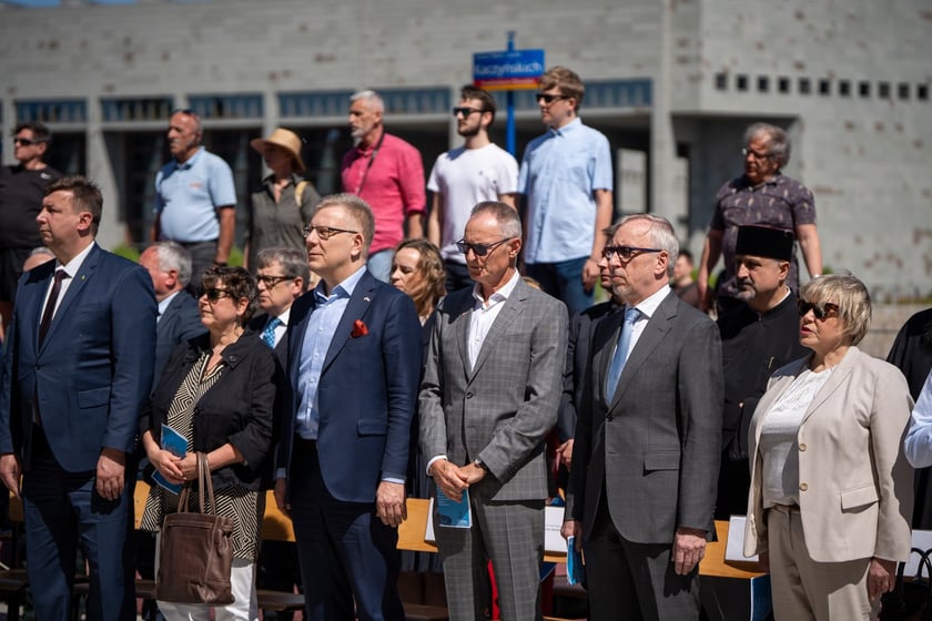 Uroczystości 20-lecia wstąpienia Polski do Unii Europejskiej, przed Urzędem Wojew&oacute;dzkim