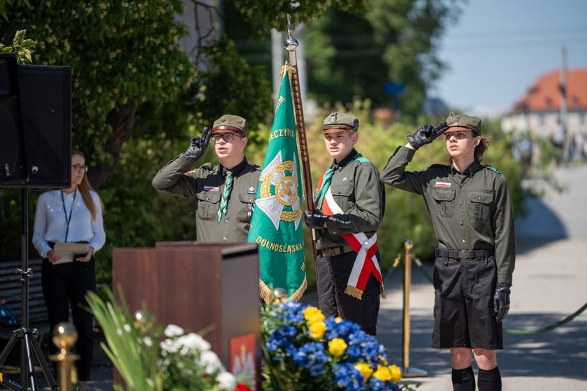 Uroczystości 20-lecia wstąpienia Polski do Unii Europejskiej, przed Urzędem Wojew&oacute;dzkim