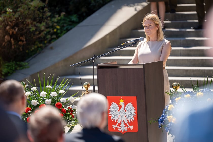 Uroczystości 20-lecia wstąpienia Polski do Unii Europejskiej, przed Urzędem Wojew&oacute;dzkim