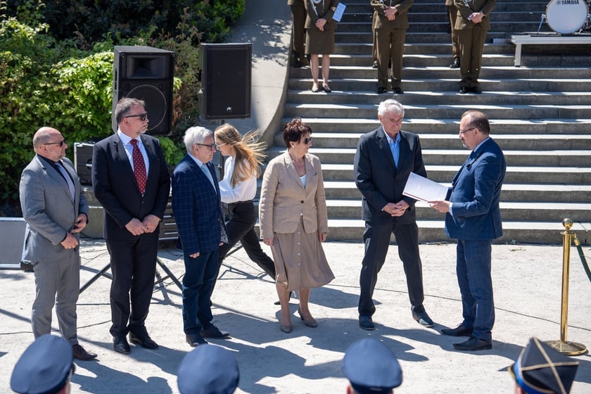 Uroczystości 20-lecia wstąpienia Polski do Unii Europejskiej, przed Urzędem Wojew&oacute;dzkim