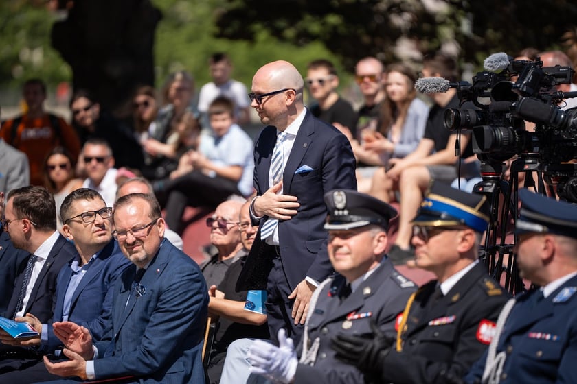 Uroczystości 20-lecia wstąpienia Polski do Unii Europejskiej, przed Urzędem Wojew&oacute;dzkim