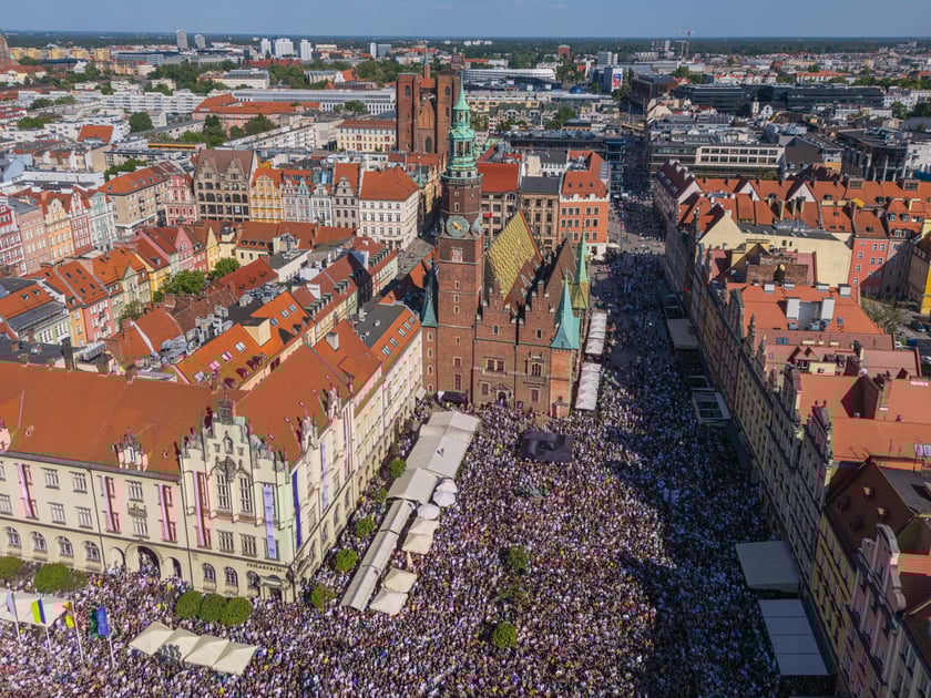 Gitarowy Rekord Świata 2024 we Wrocławiu - zdjęcia z drona