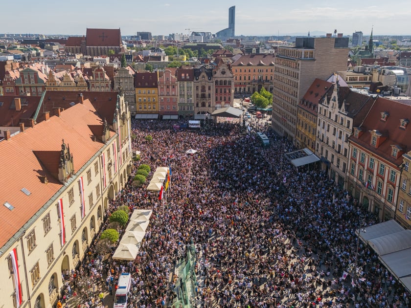 Gitarowy Rekord Świata 2024 we Wrocławiu - zdjęcia z drona