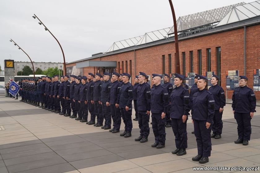 Nowe policjantki i nowi policjanci z Dolnego Śląska