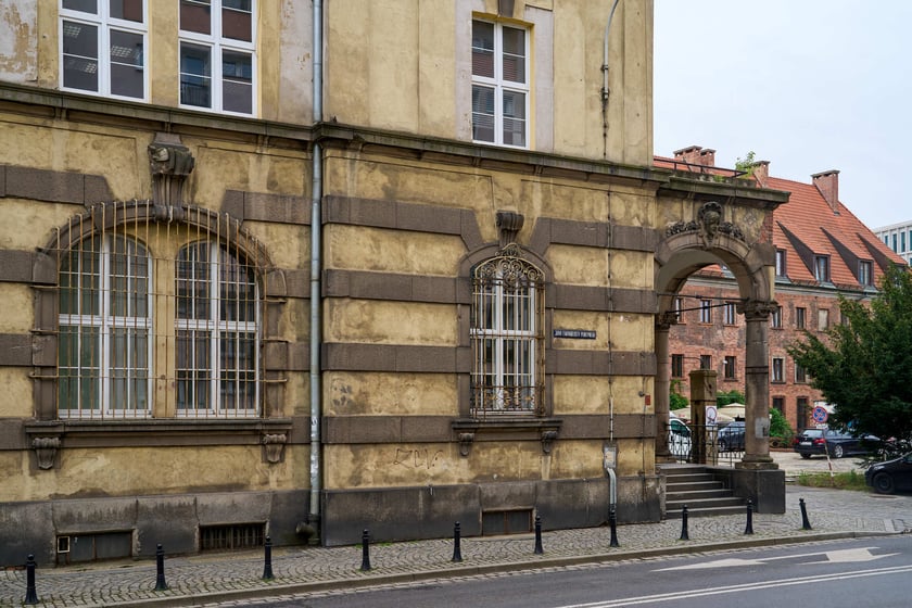 Była Poczta Paczkowa i Telegraf, także siedziba Orange Polska, na Starym Mieście