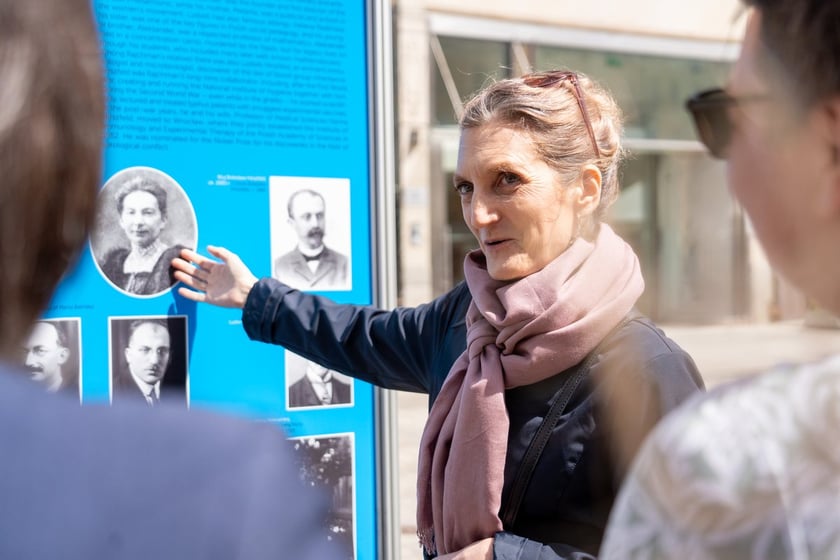 Uroczystość nadania skwerowi na Muchomorze Małym imienia Ludwika Rajchmana, twórcy UNICEF.