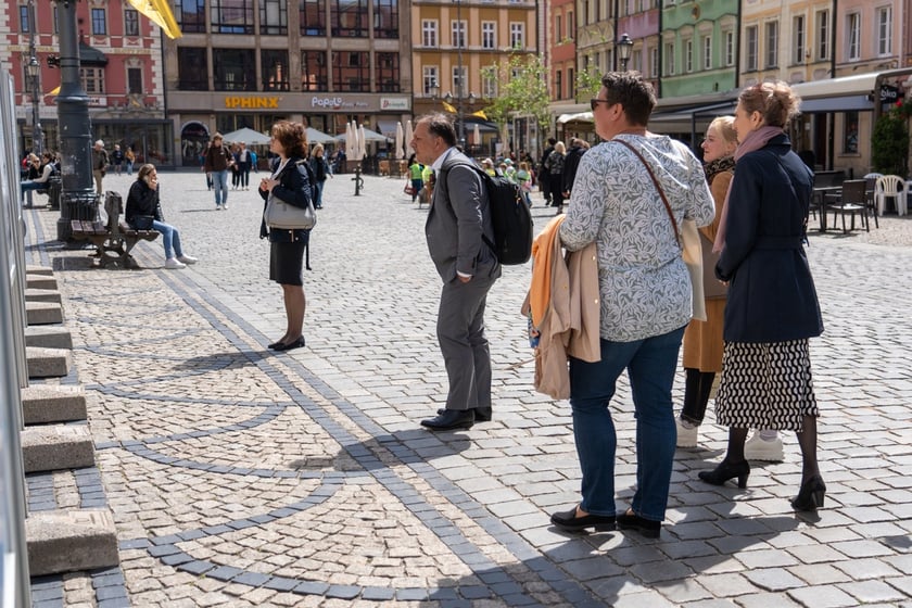 Uroczystość nadania skwerowi na Muchomorze Małym imienia Ludwika Rajchmana, twórcy UNICEF.
