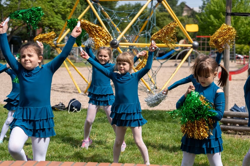 Uroczystość nadania skwerowi na Muchomorze Małym imienia Ludwika Rajchmana, twórcy UNICEF.