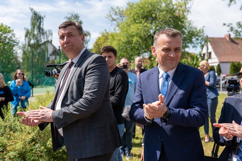 Uroczystość nadania skwerowi na Muchomorze Małym imienia Ludwika Rajchmana, twórcy UNICEF.