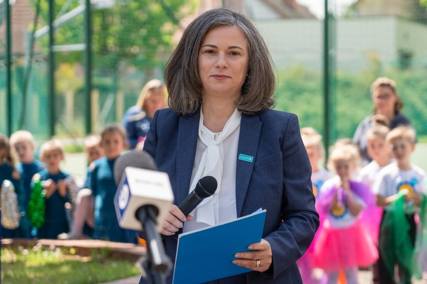 Uroczystość nadania skwerowi na Muchomorze Małym imienia Ludwika Rajchmana, twórcy UNICEF.