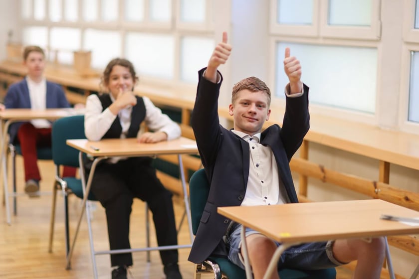 Uczniowie SP nr 29 przed egzaminem z j. polskiego