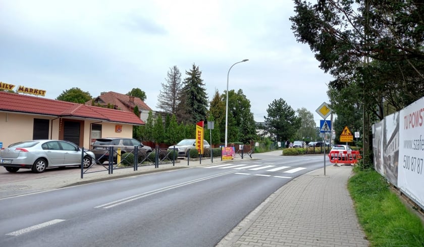 Przejście dla pieszych przy skrzyżowaniu ulic Strachowskiego, Kurpi&oacute;w i Gałczyńskiego.&nbsp;
