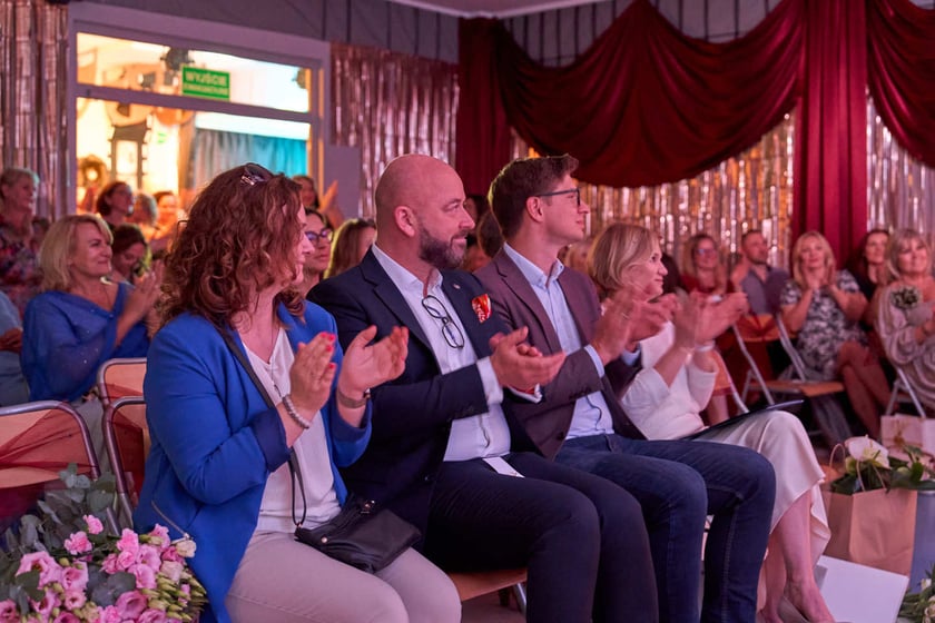 Uroczystość 40-lecia Przedszkola nr 56 &bdquo;Niezapominajka&rdquo; przy ul. Wałbrzyskiej