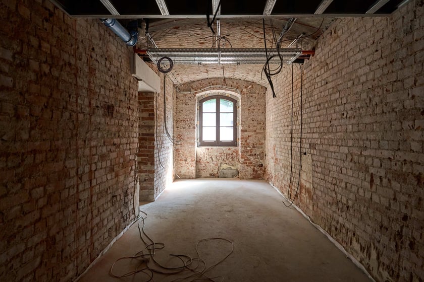 Budowa hotelu Arche Klasztor Wrocław w gmachu przy Kasprowicza, 9 maja 2024