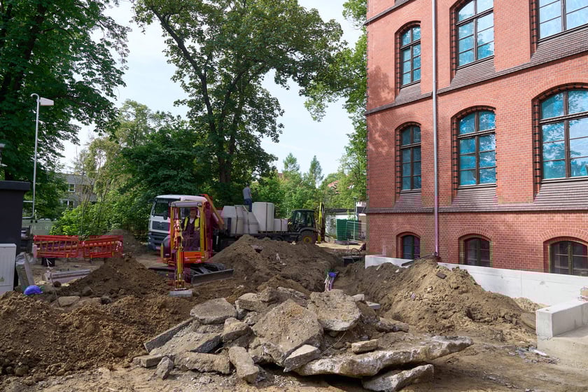 Budowa hotelu Arche Klasztor Wrocław w gmachu przy Kasprowicza, 9 maja 2024