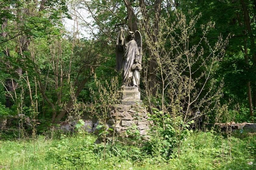 Budowa hotelu Arche Klasztor Wrocław w gmachu przy Kasprowicza, 9 maja 2024