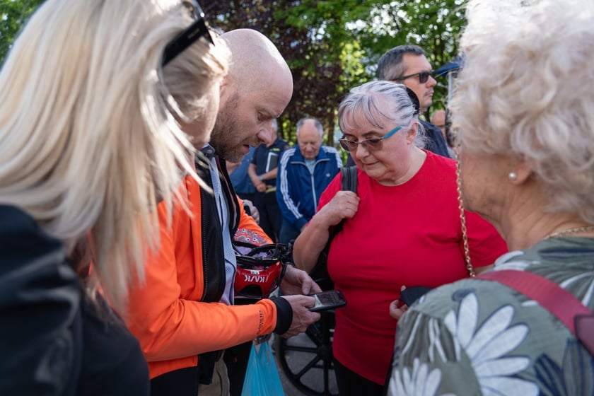 Spotkanie mieszkańców osiedla Kuźniki z prezydentem Wrocławia, Jackiem Sutrykiem
