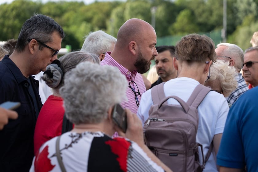 Spotkanie mieszkańców osiedla Kuźniki z prezydentem Wrocławia, Jackiem Sutrykiem
