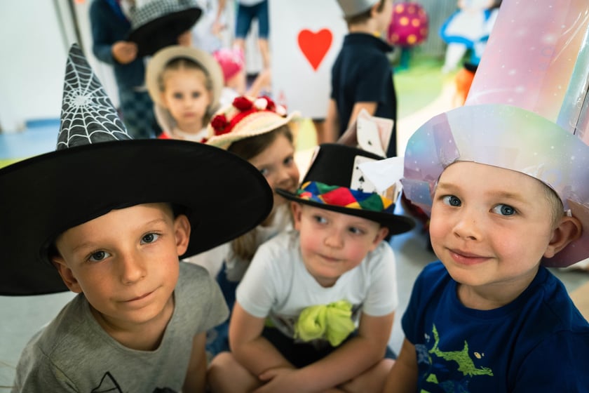 Dzień z „Alicją w Krainie Czarów” w Przedszkolu nr 149 „Tęczowa Polanka” we Wrocławiu