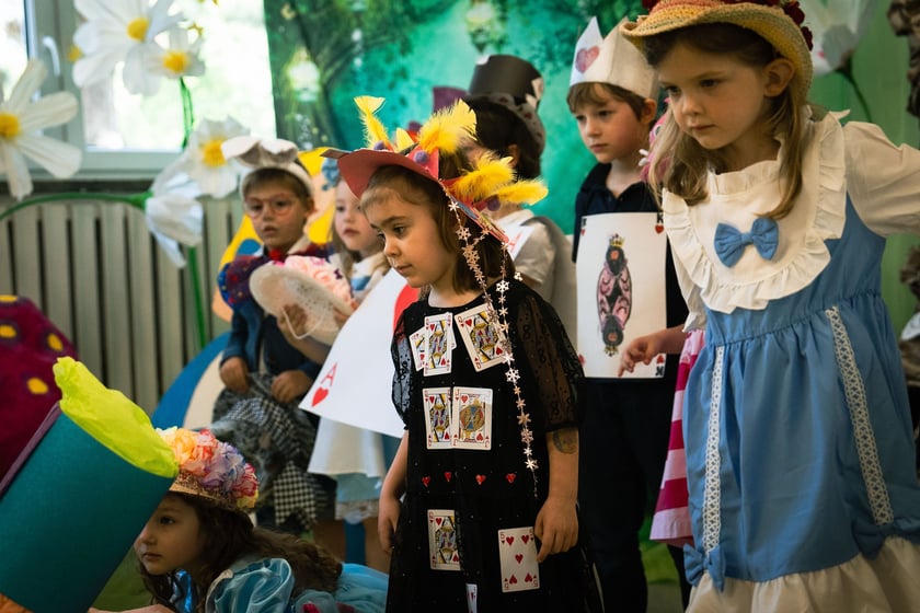 Dzień z „Alicją w Krainie Czarów” w Przedszkolu nr 149 „Tęczowa Polanka” we Wrocławiu