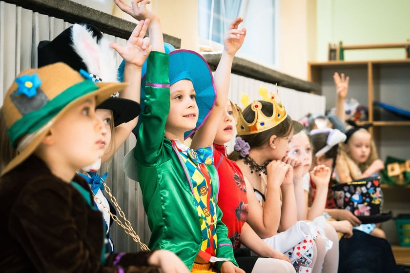 Dzień z „Alicją w Krainie Czarów” w Przedszkolu nr 149 „Tęczowa Polanka” we Wrocławiu