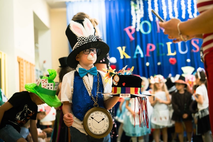 Dzień z „Alicją w Krainie Czarów” w Przedszkolu nr 149 „Tęczowa Polanka” we Wrocławiu