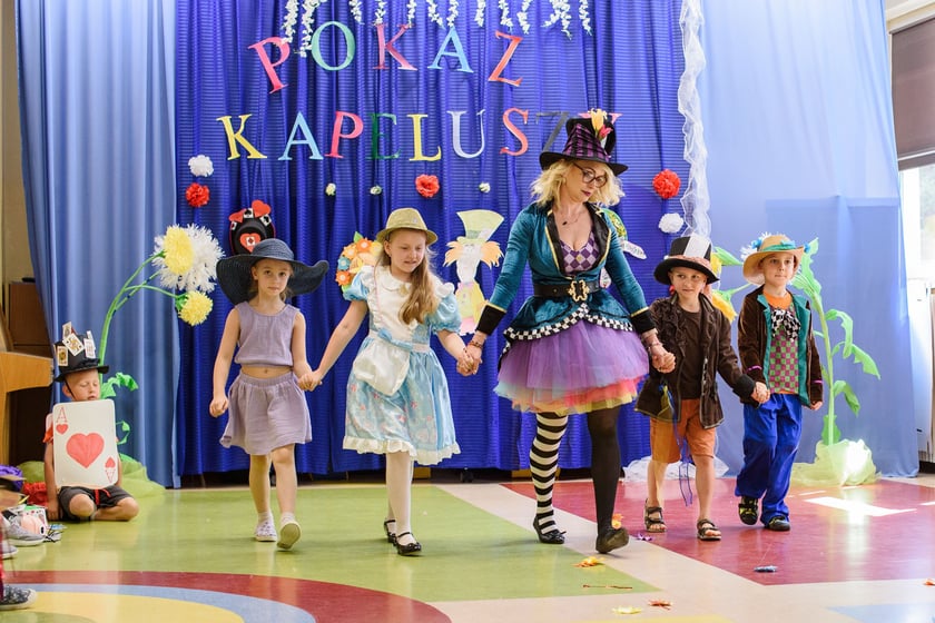 Dzień z „Alicją w Krainie Czarów” w Przedszkolu nr 149 „Tęczowa Polanka” we Wrocławiu