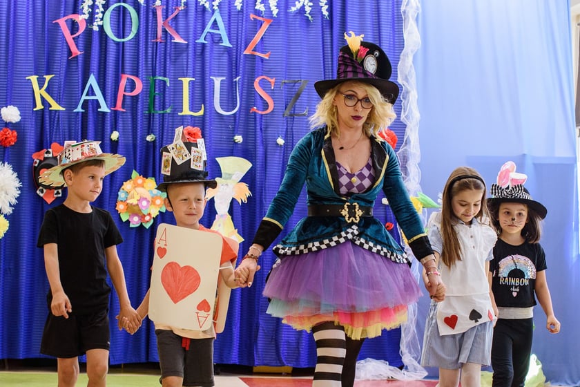 Dzień z „Alicją w Krainie Czarów” w Przedszkolu nr 149 „Tęczowa Polanka” we Wrocławiu