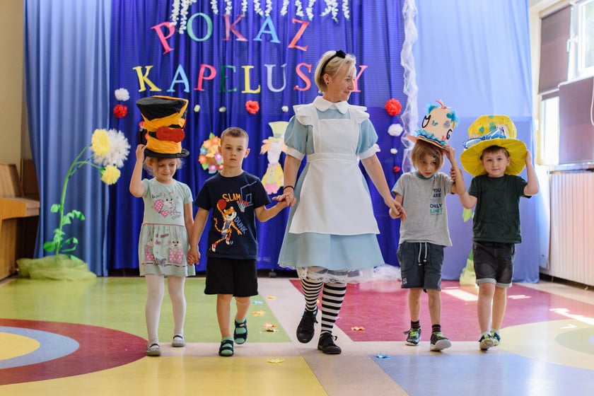 Dzień z „Alicją w Krainie Czarów” w Przedszkolu nr 149 „Tęczowa Polanka” we Wrocławiu