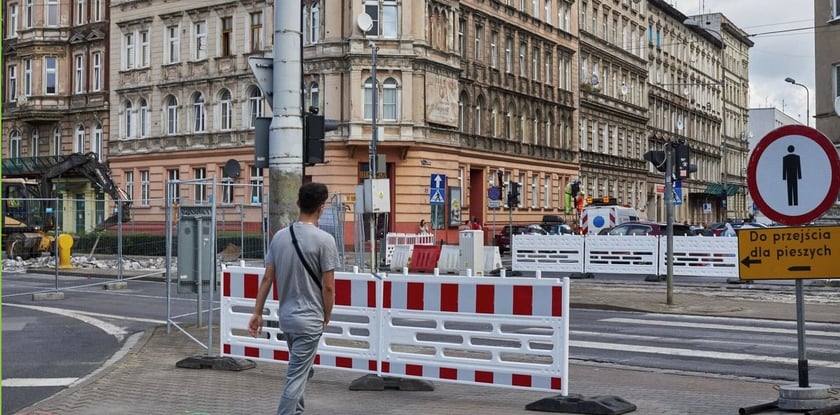 Początek przebudowy Pomorskiej i Staszica, sierpień 2022