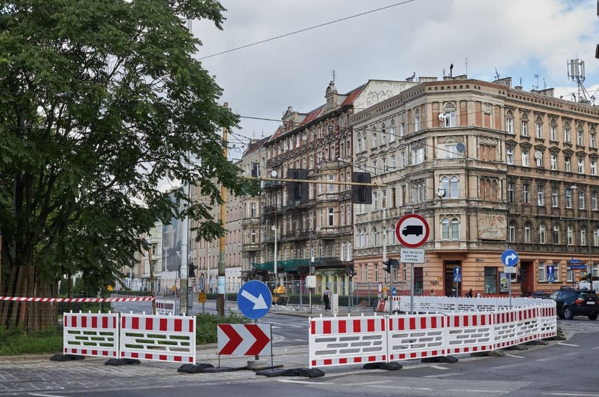 Początek przebudowy Pomorskiej i Staszica, sierpień 2022