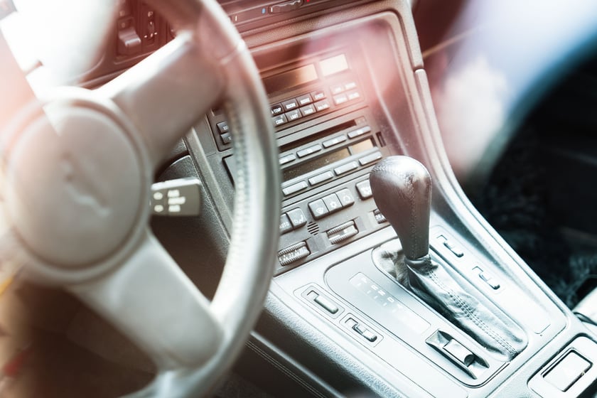 Rajd zabytkowych pojazdów i samochodów elektrycznych na Rynku we Wrocławiu