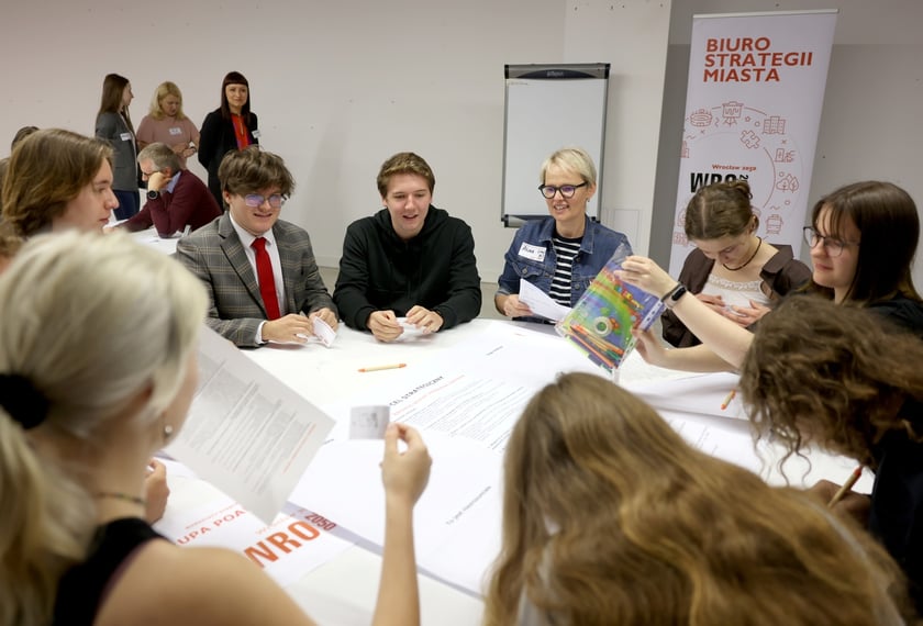 Warsztaty podczas debaty młodzieżowej na temat Strategii Wrocław 2050