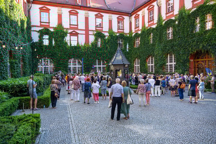 Potańcówka Wrocławska na dziedzińcu Ossolineum. Wrocław, 8 czerwca 2024