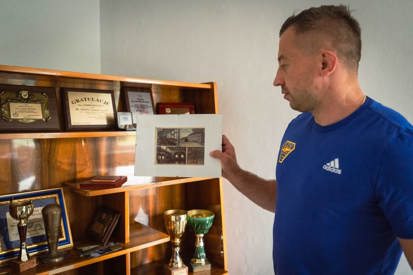Sportowy klub zapaśniczy Lotnik znajdujący się w hali na Psim Polu przy ul. Bierutowskiej, która została właśnie zabytkiem
