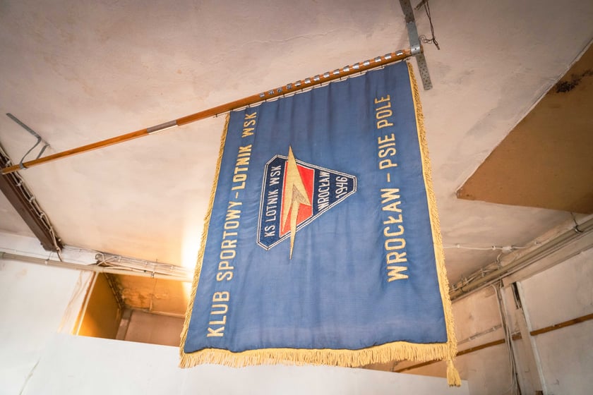 Sportowy klub zapaśniczy Lotnik znajdujący się w hali na Psim Polu przy ul. Bierutowskiej, która została właśnie zabytkiem