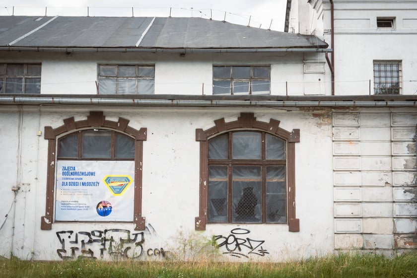 Sportowy klub zapaśniczy Lotnik znajdujący się w hali na Psim Polu przy ul. Bierutowskiej, która została właśnie zabytkiem