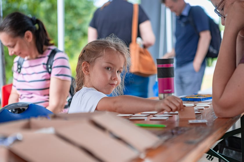 Piknik ZDiUM&nbsp;podczas otwarcia nowej trasy pieszo-rowerowej wzdłuż rzeki Oławy