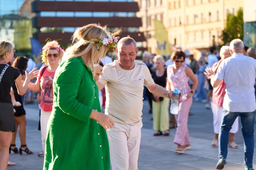 Wrocławska Potańcówka na placu Wolności - czerwiec 2024. „Domówka pod gwiazdami”