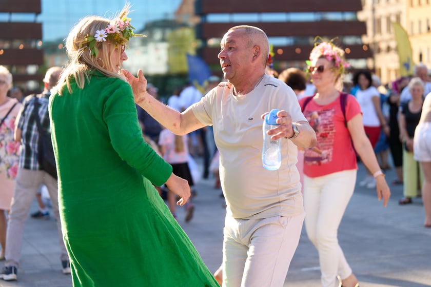 Wrocławska Potańcówka na placu Wolności - czerwiec 2024. „Domówka pod gwiazdami”