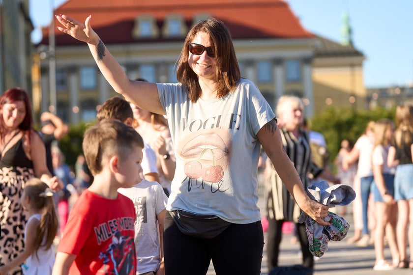 Wrocławska Potańcówka na placu Wolności - czerwiec 2024. „Domówka pod gwiazdami”