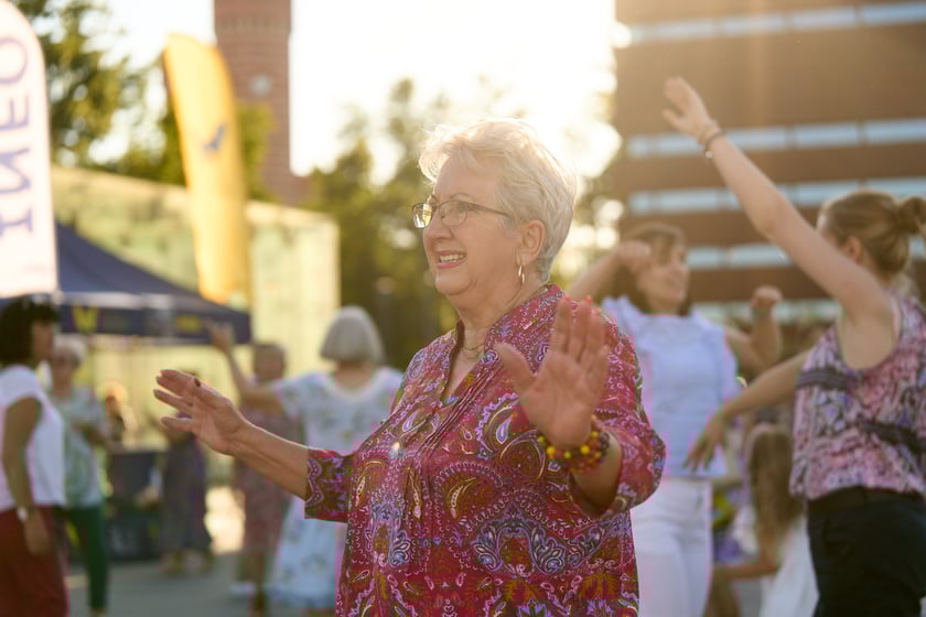 Wrocławska Potańcówka na placu Wolności - czerwiec 2024. „Domówka pod gwiazdami”