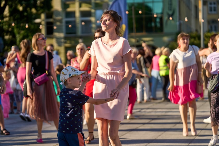 Wrocławska Potańcówka na placu Wolności - czerwiec 2024. „Domówka pod gwiazdami”