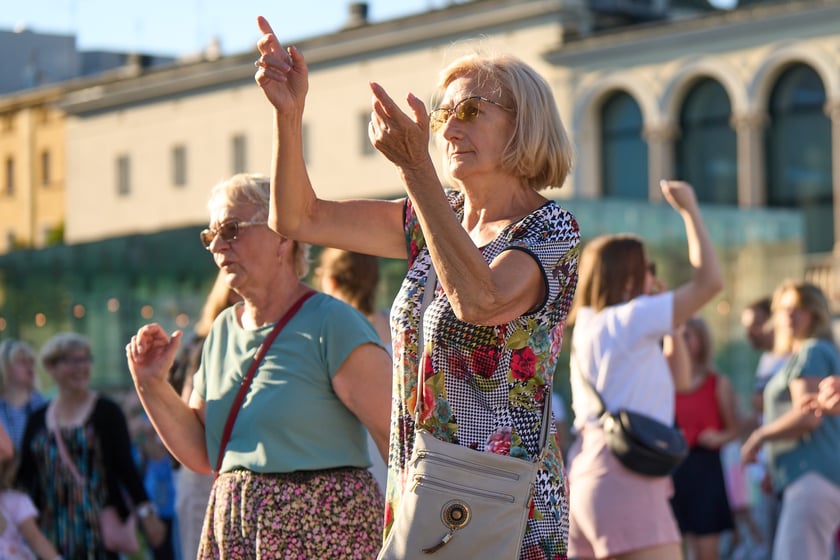 Wrocławska Potańcówka na placu Wolności - czerwiec 2024. „Domówka pod gwiazdami”