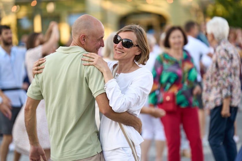 Wrocławska Potańcówka na placu Wolności - czerwiec 2024. „Domówka pod gwiazdami”