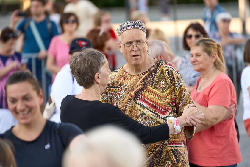 Wrocławska Potańcówka na placu Wolności - czerwiec 2024. „Domówka pod gwiazdami”